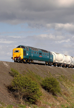 55022 passes over the Woodhorn Cruve