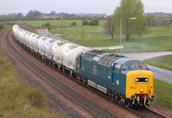 55022 slows down for Freemans Signalbox