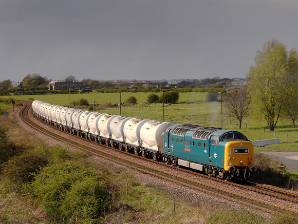 55022 slows down for Freemans Signalbox
